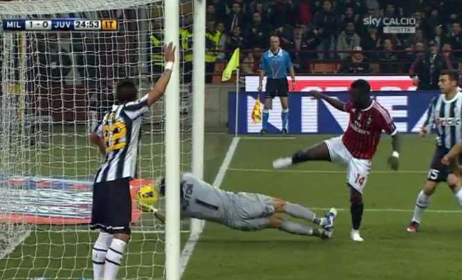 Photo : Le but refusé de Muntari