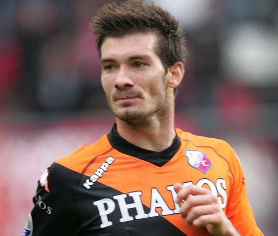 L&rsquo;Ajax s&rsquo;incline