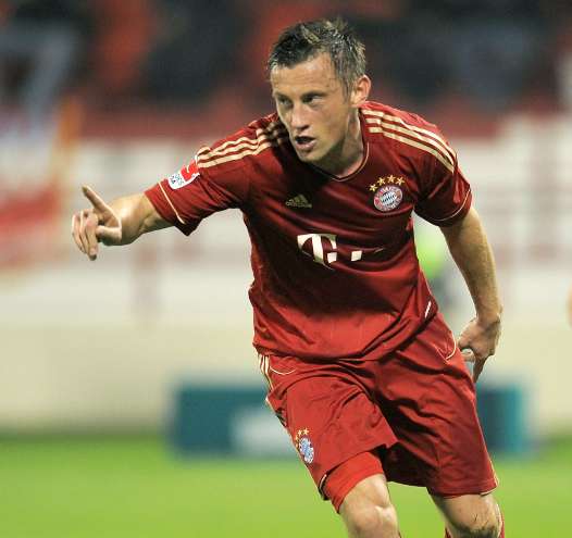 Le Bayern laisse filer Dortmund