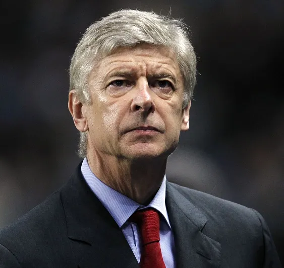 Wenger fait la cour à Hazard