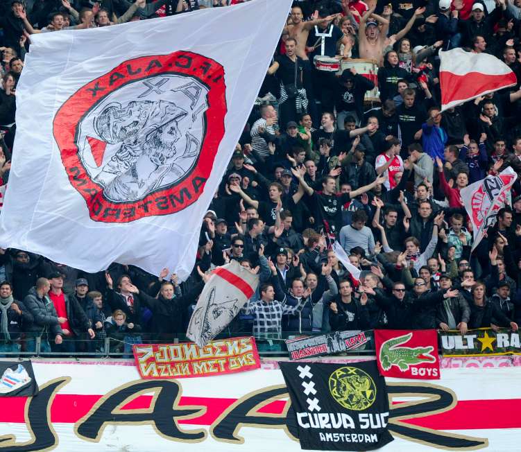 L&rsquo;Ajax lessive tout