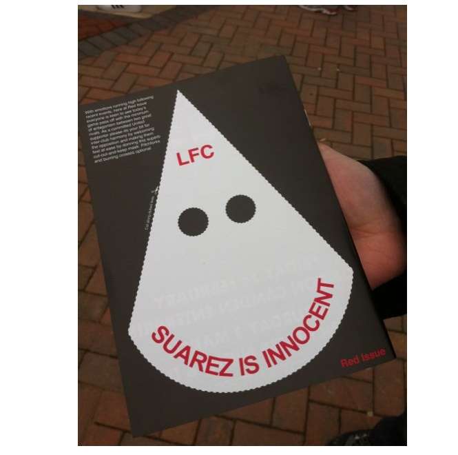 Photo : Des masques du KKK à Old Trafford