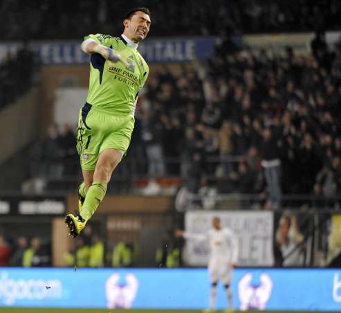 Proto n’aime pas se faire crache dessus