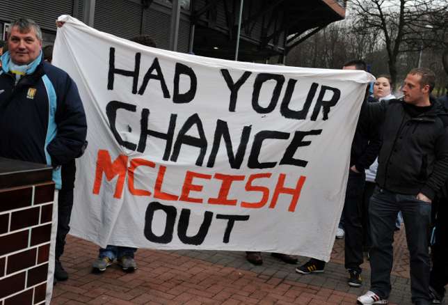 Photo : McLeish invité à dégager