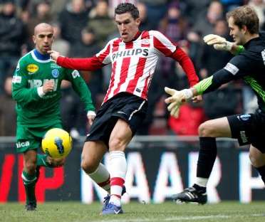 L’AZ et le PSV au coude à coude