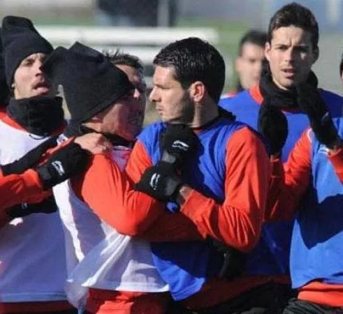 Medel et Spahic en viennent aux mains