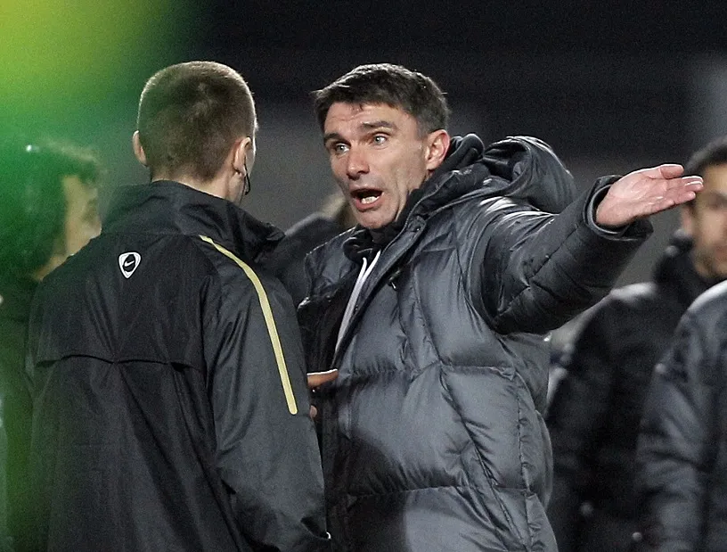 Carteron porte plainte