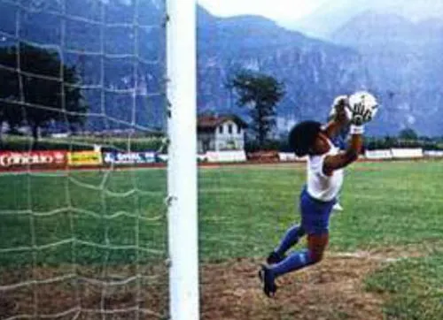 Photo : Maradona en gardien de but