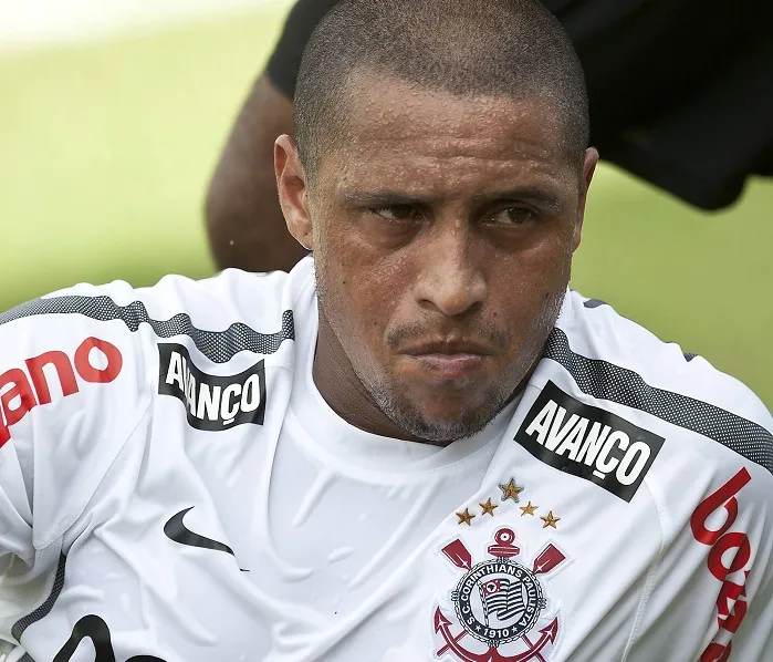 Roberto Carlos pardonne le lanceur de banane