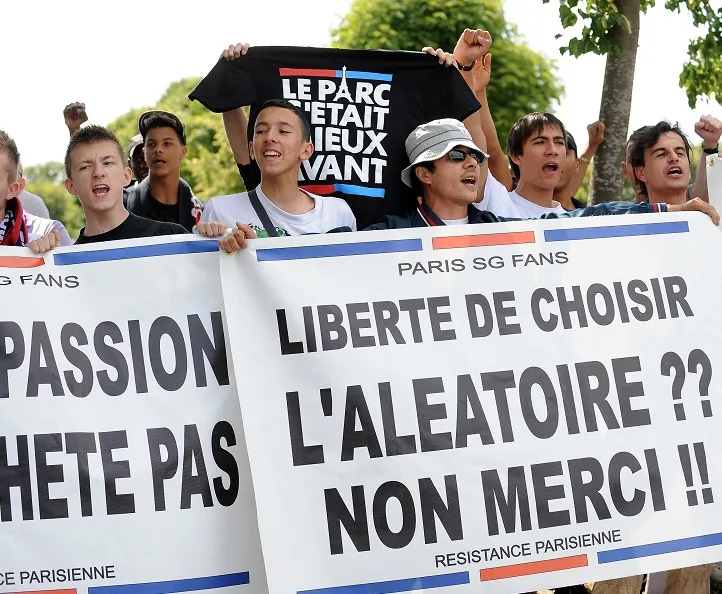 PSG : «<span style="font-size:50%">&nbsp;</span>Liberté pour les abonnés<span style="font-size:50%">&nbsp;</span>» s’auto-dissout