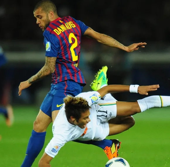 Alves engraine Neymar