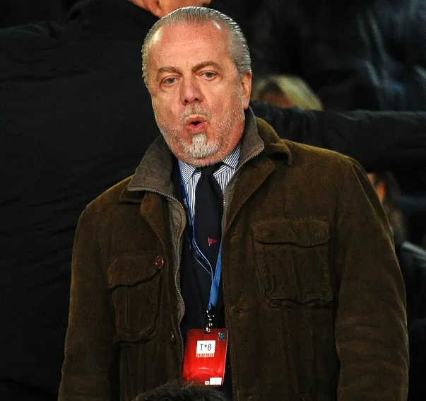 De Laurentiis : «<span style="font-size:50%">&nbsp;</span>Cavani restera<span style="font-size:50%">&nbsp;</span>»