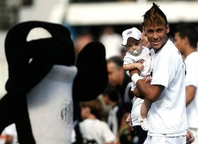Photo : Neymar et son rejeton au stade