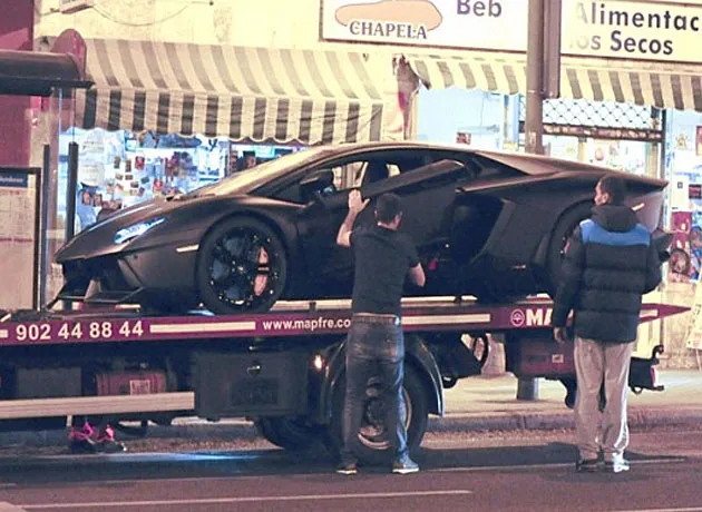 Photo : La Lamborghini de Ronaldo remorquée