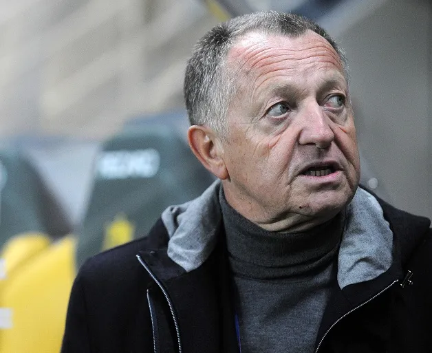 Aulas prend un mois de suspension