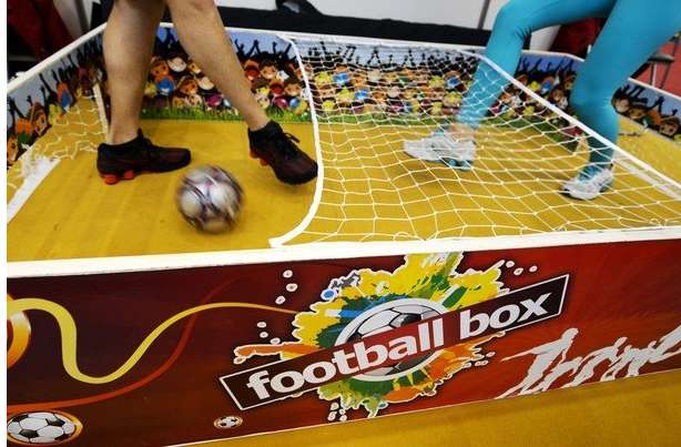 Photo : L&rsquo;invention de la boîte à football