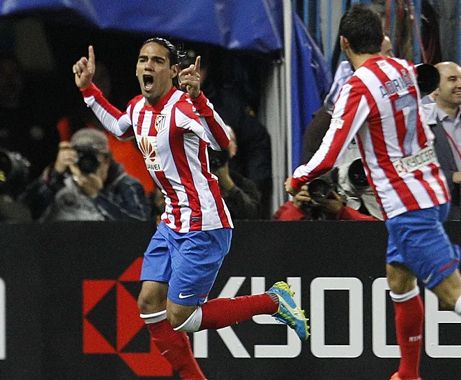 Falcao flingue Valence