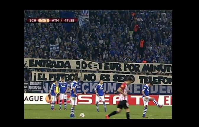 Photo : Les supporters de Schalke protestent