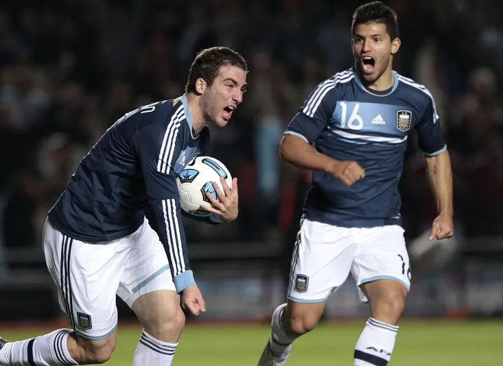 Real : un échange Higuain contre Agüero ?