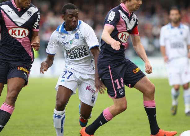 Auxerre replonge, Sochaux respire
