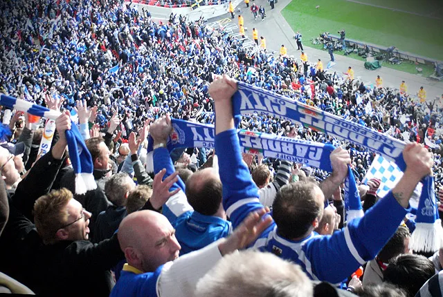 104 ans en bleu… et aujourd’hui en rouge