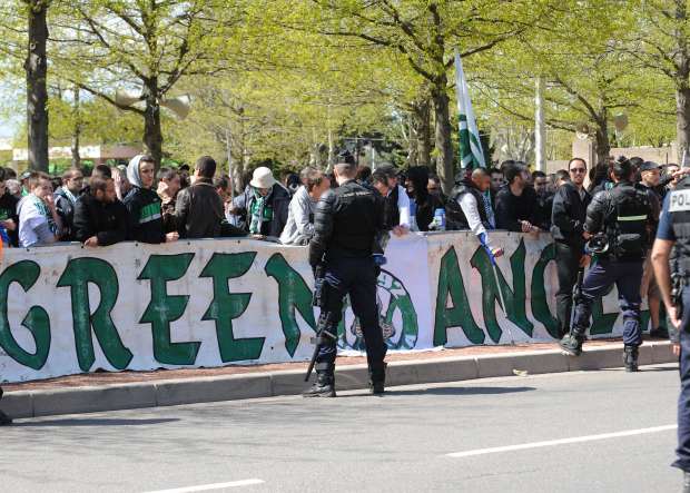 Les Stéphanois sur le parking