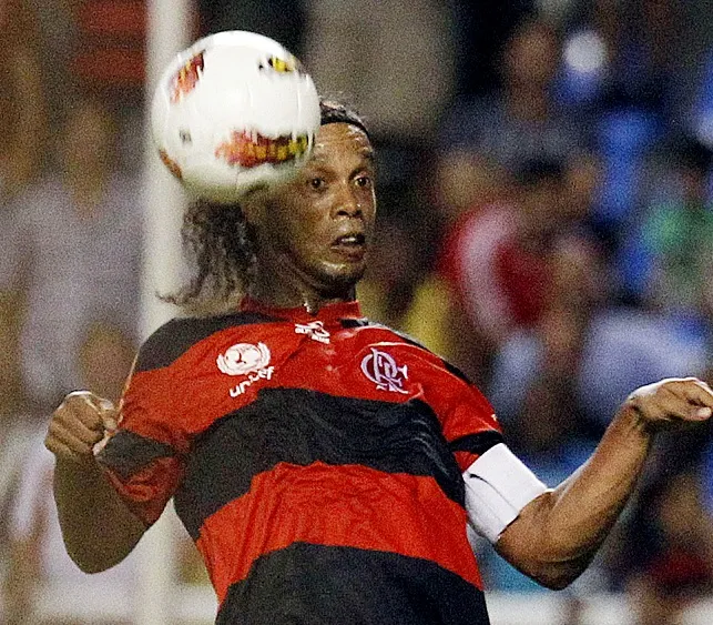 Flamengo sort les casseroles sur Ronnie