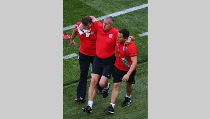 Photo : L&rsquo;entraîneur se fait mal