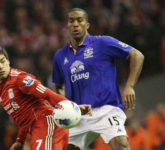 Distin prolonge à Everton