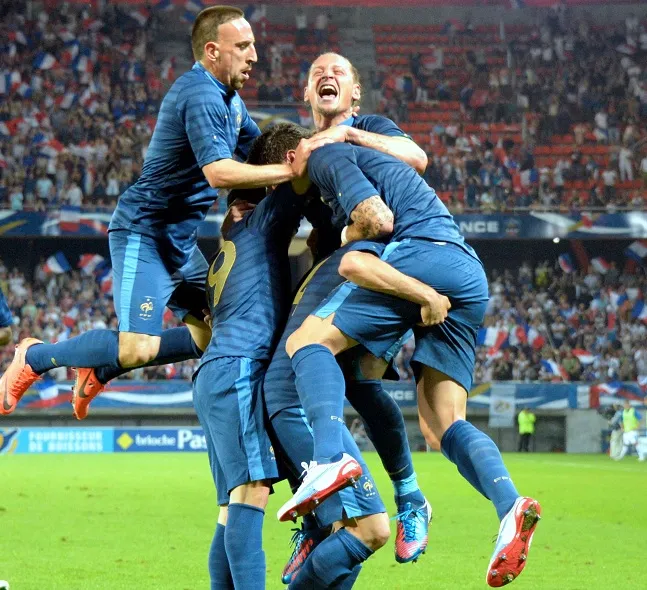 Les Bleus offrent à boire et à manger