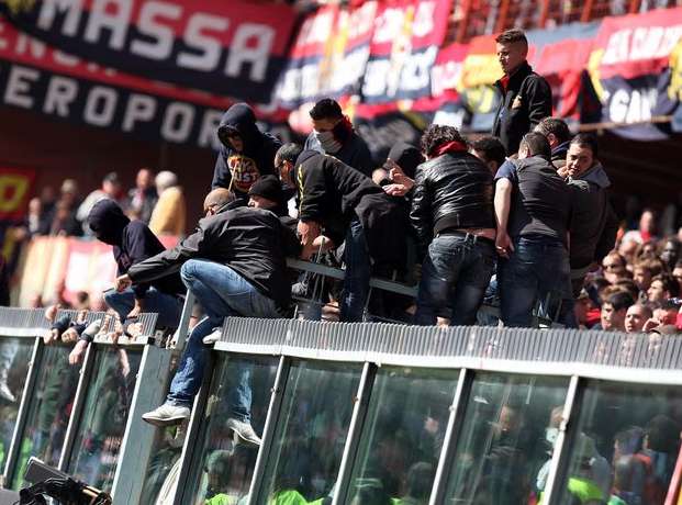 Des ultras du Genoa punis