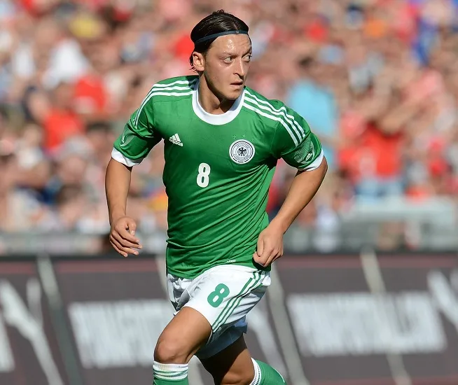 Özil garde un œil sur le Ballon d’Or