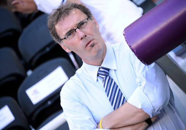 Blanc pas tenté par un 4-4-2