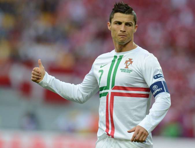 C. Ronaldo pique Messi