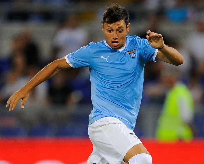 Zárate restera à la Lazio