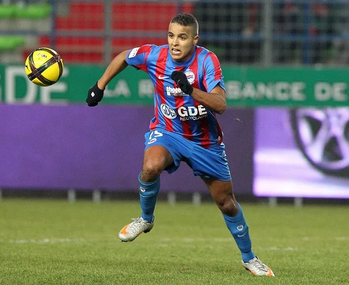 El-Arabi file à Grenade