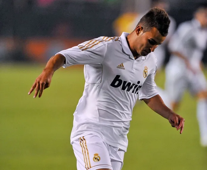 Jesé tape à la porte de José