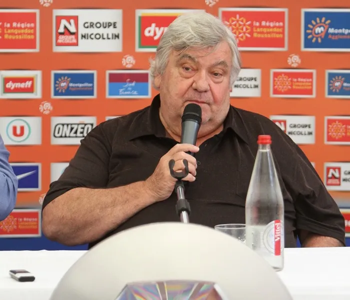 Nicollin se tâte la jambe