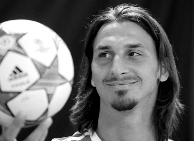 Au fait, comment joue-t-on avec Zlatan ?