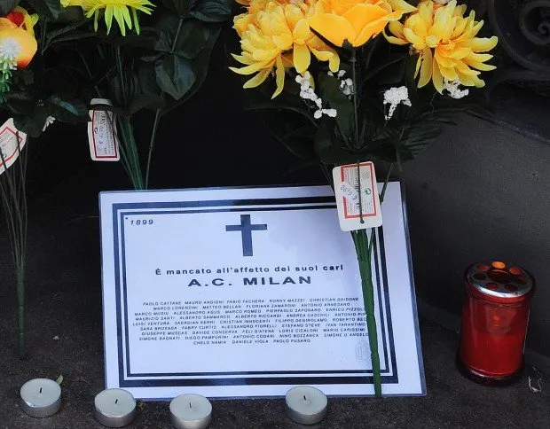 Photo : Les tifosi enterrent le Milan AC