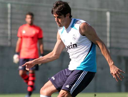 Kaká poussé vers la sortie