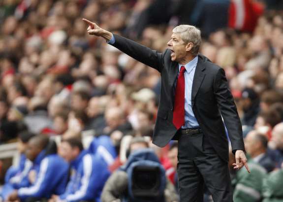 Wenger peste contre sa défense