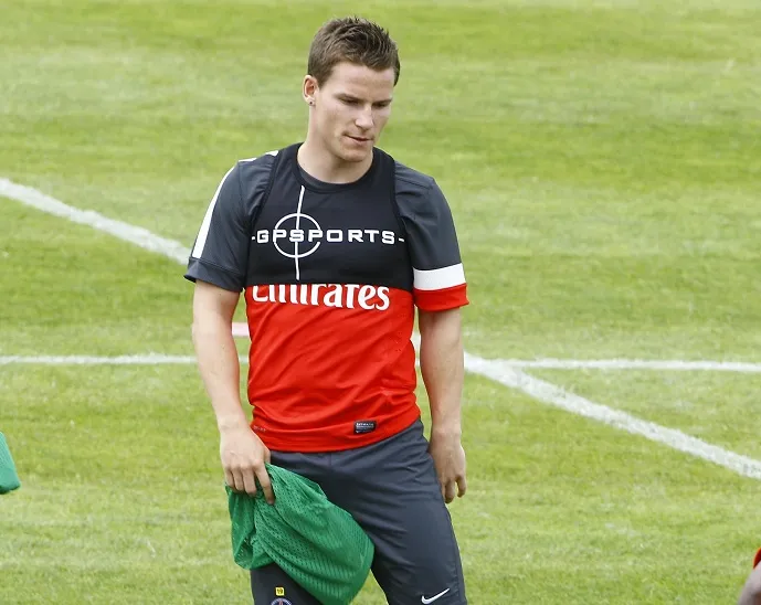 Gameiro se blesse en marquant