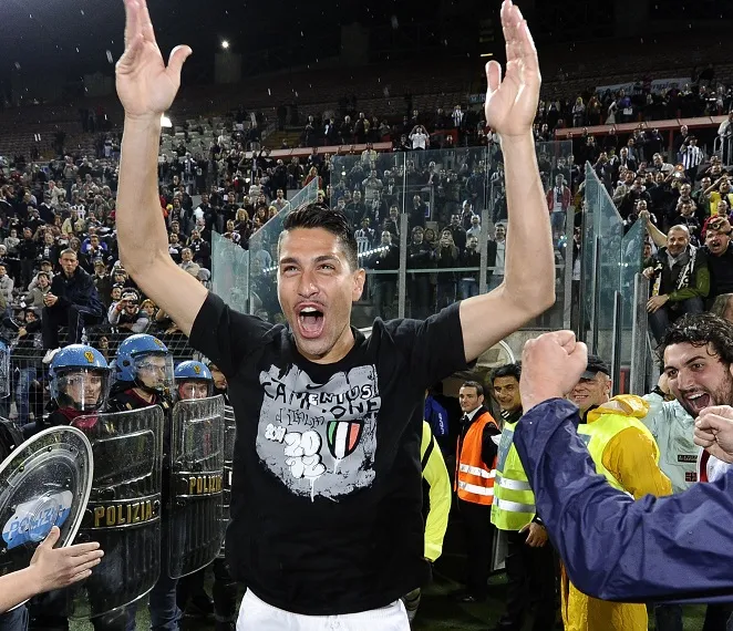 Borriello sifflé et insulté