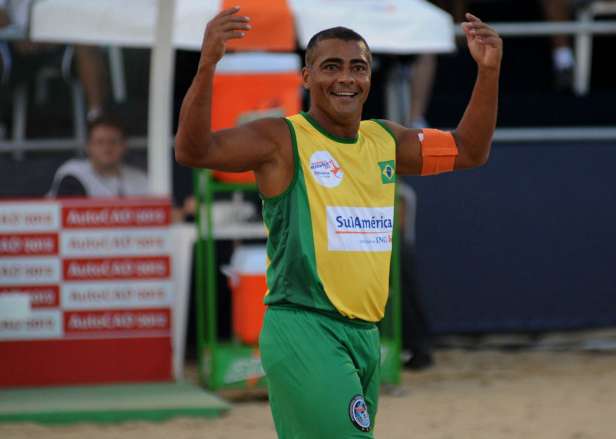 Romario flingue Menezes