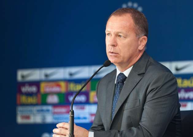 Mano Menezes confirmé