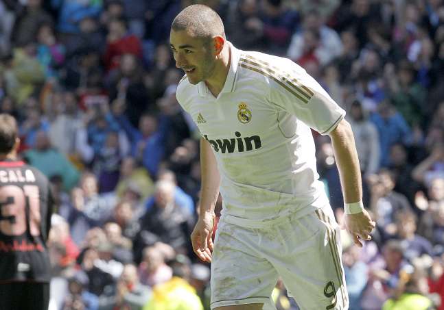 Mourinho essaye Benzema en 10