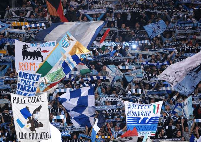 Le bus des tifosi de la Lazio attaqué