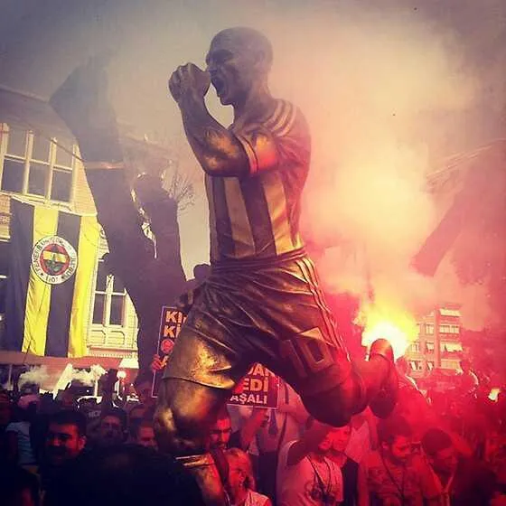 Photo : La statue d&rsquo;Alex à Fenerbahçe