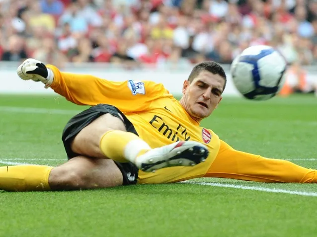 Wenger croit en Mannone